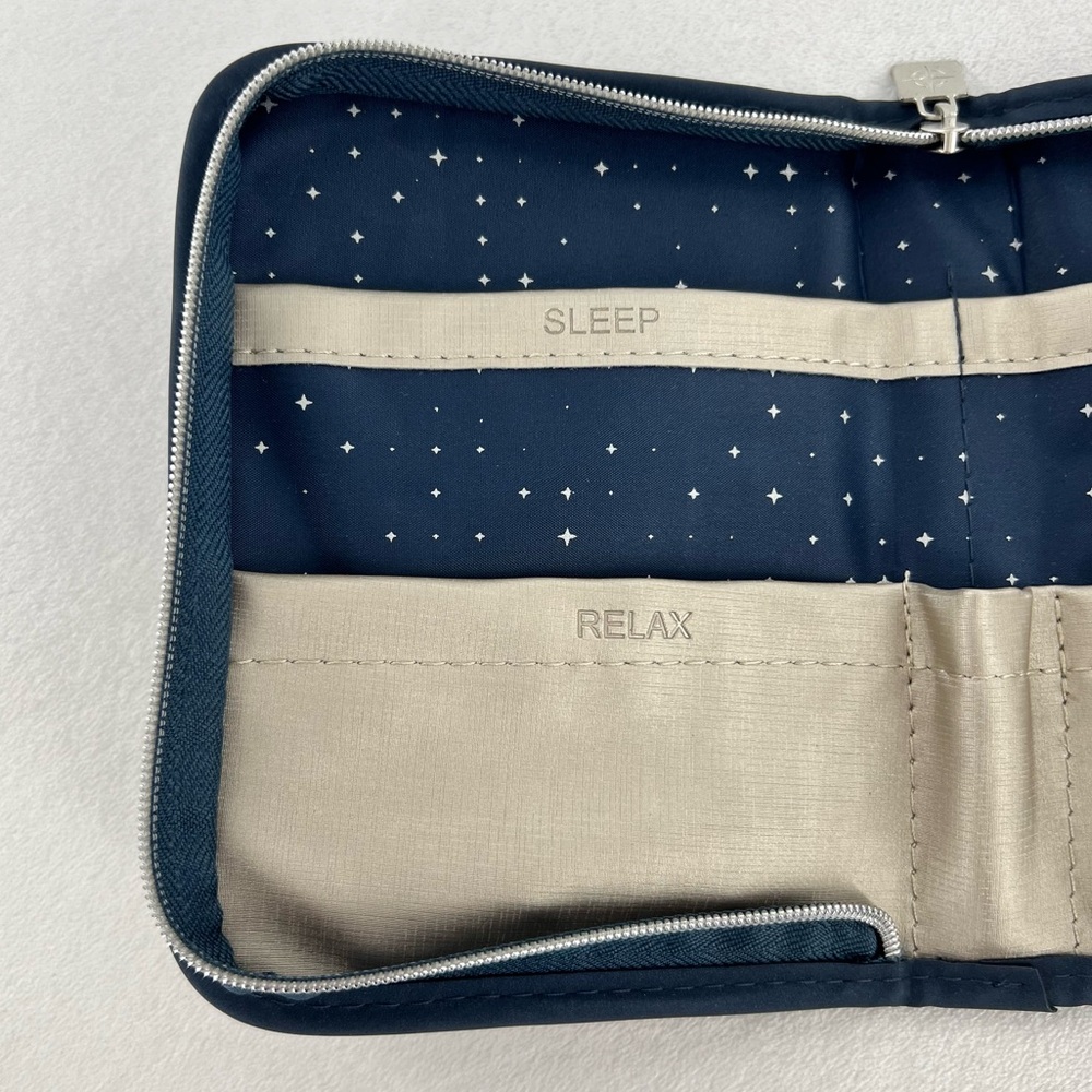 United Airlines Polaris Business Class Amenity Kit - Picture 4 of 10